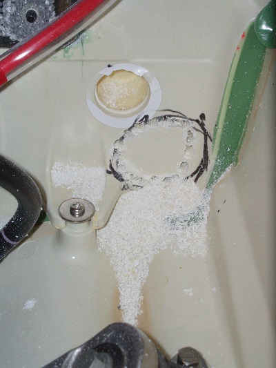 borrat i jetski scuppervalve.JPG